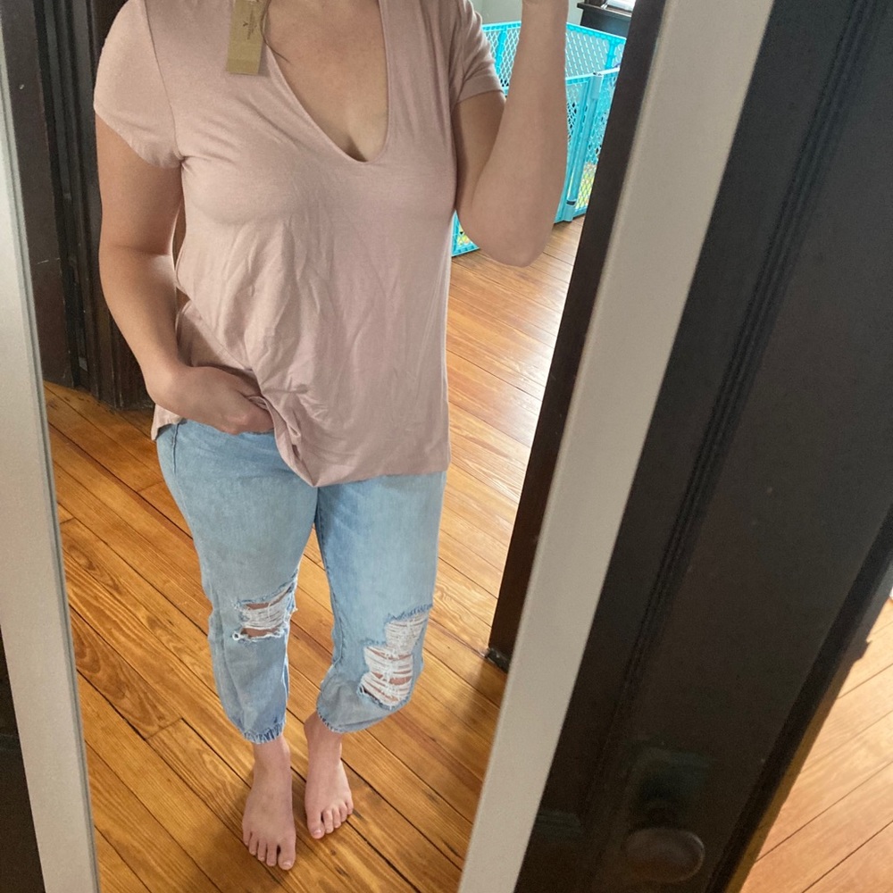 American Eagle coral T-shirt